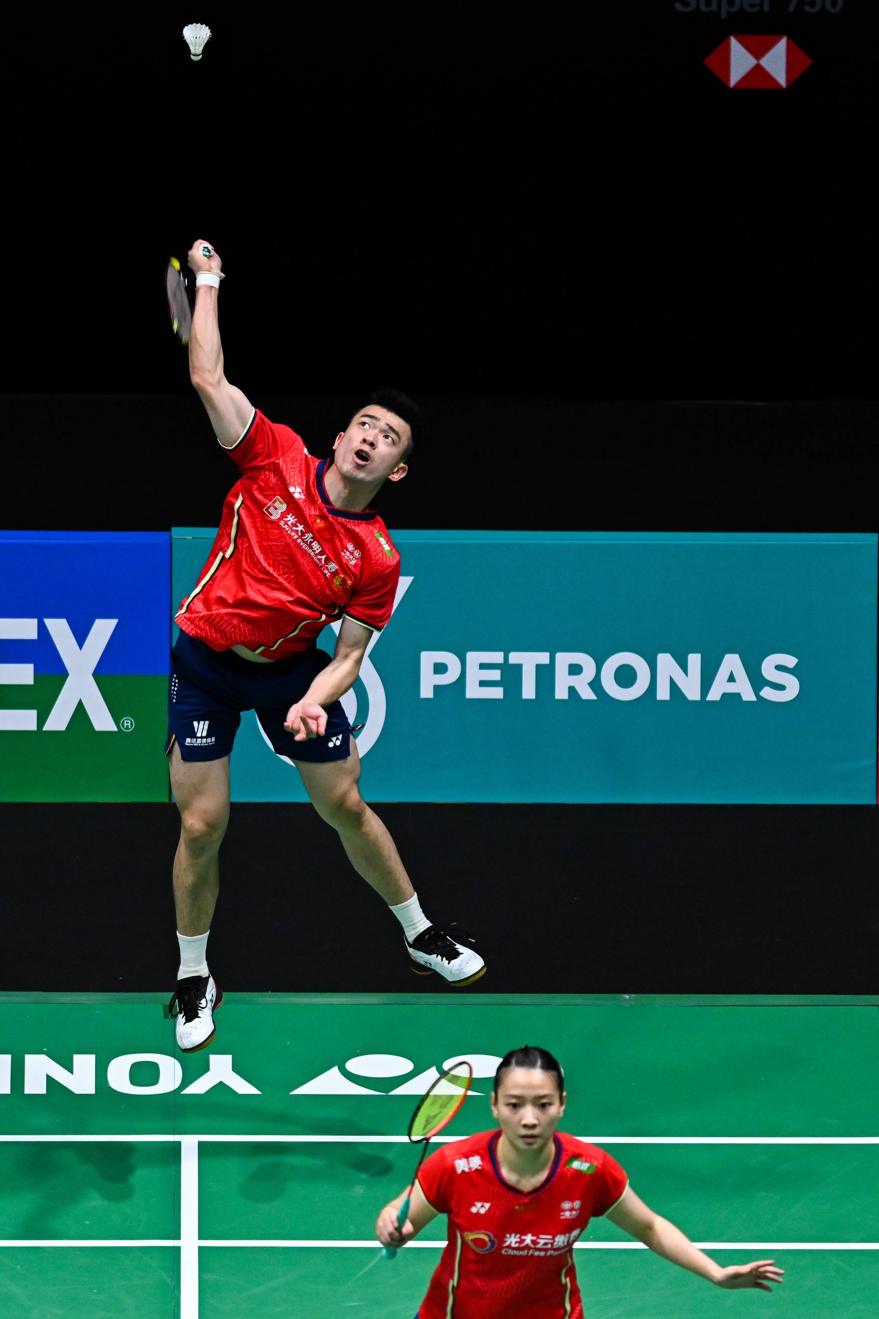 日本队完胜中国队,郑思维点燃赛场 日本队完胜中国队,郑思维点燃赛场