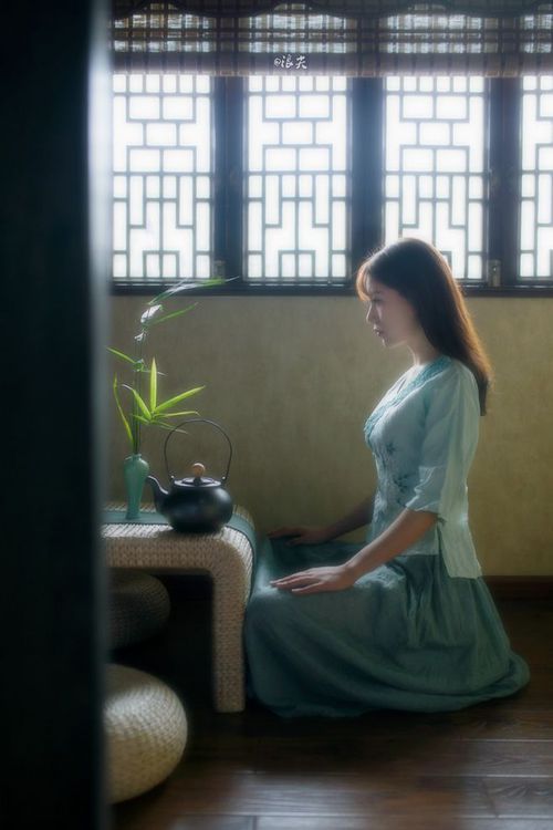 征服者的双重奏,从乌鲁木齐到明尼阿波利斯的平行征服