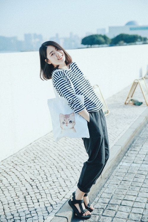 开云体育官网-赛道与球场的共鸣，当F1街道赛的变数映照活塞的逆袭之夜