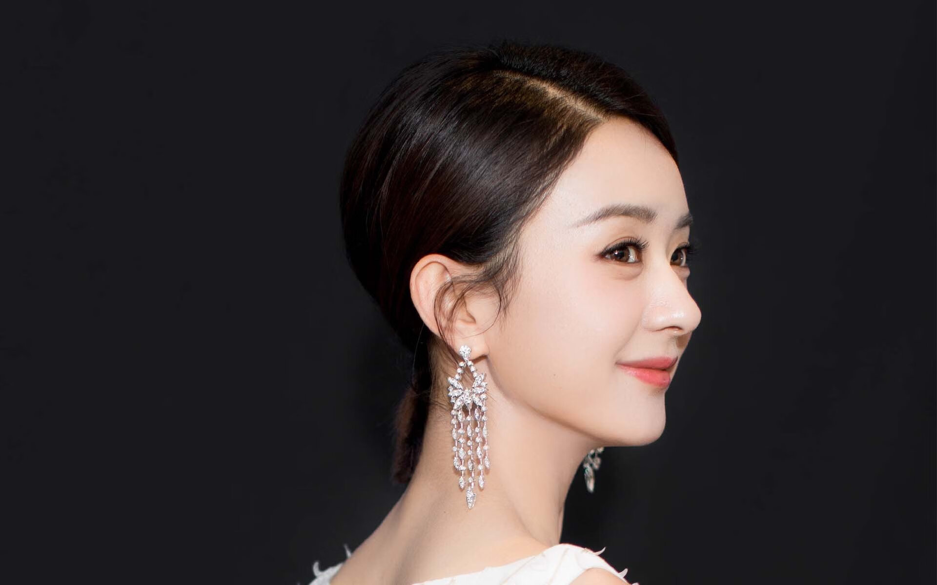 铜墙铁壁！凯尔特人窒息式防守锁死雄鹿，保罗末节三分雨成关键先生