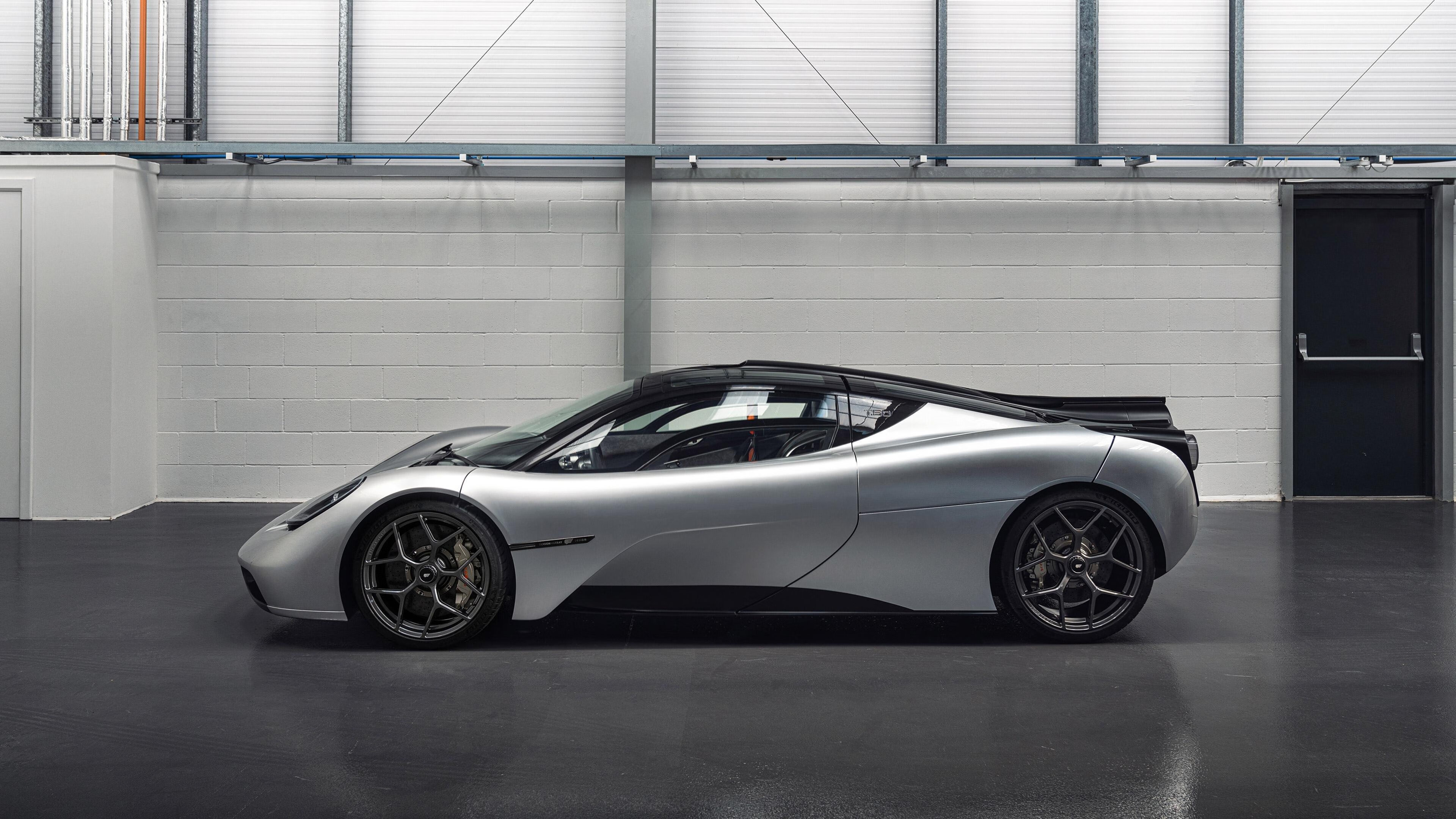 极地风暴,从雷克雅未克到伦敦,秩序颠覆者的胜利密码