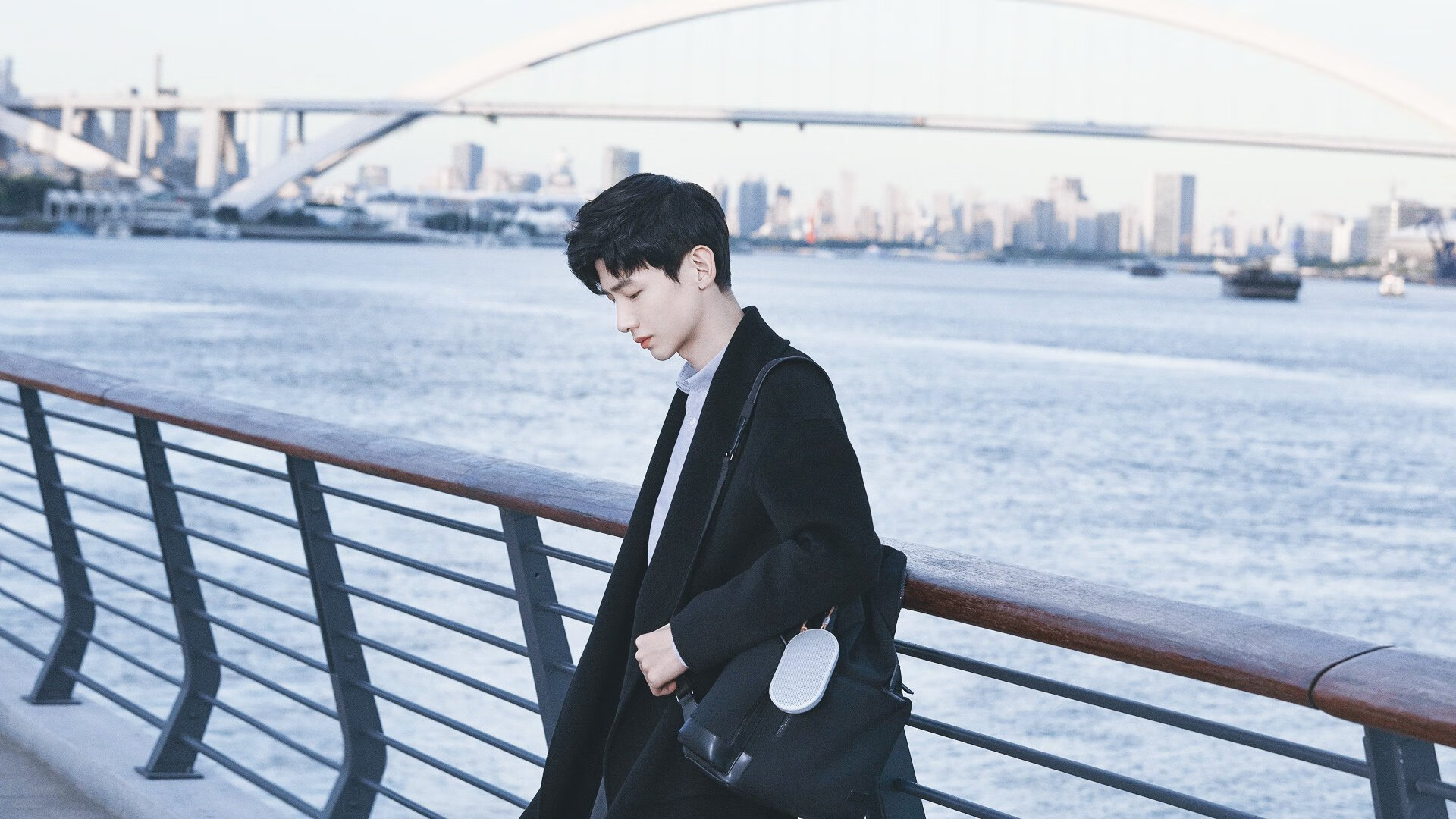 跨界统治力,当灰熊碾过广厦,利拉德在F1赛道完成超车